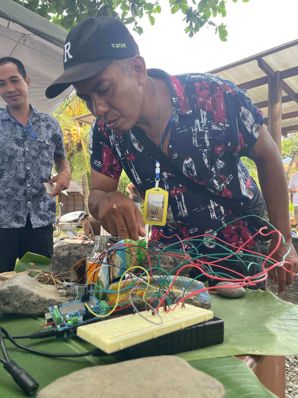 Komang Wi experimenting with the solenoid instrument